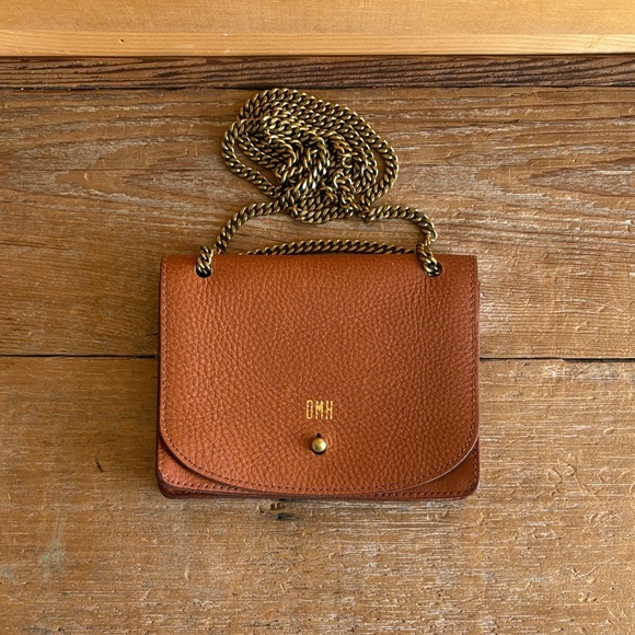 Madewell Handbags - Madewell Tan Pebbled Leather Crossbody with Gold Chain